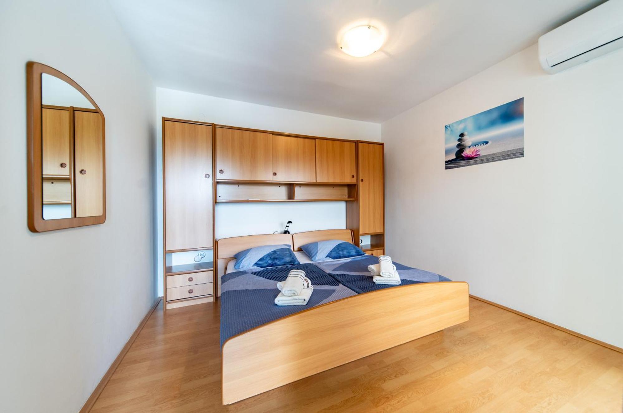 Apartments Lores Rab Town Exterior photo